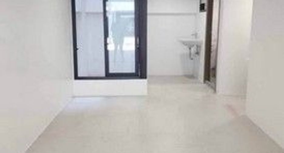 For rent 3 bedrooms retail Space in Din Daeng, Bangkok