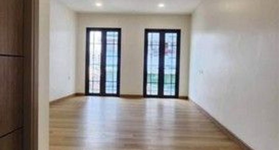 For rent 3 bedrooms retail Space in Din Daeng, Bangkok