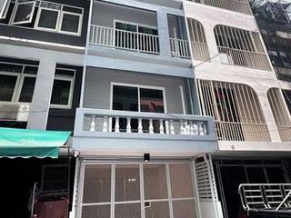 For rent 1 bed retail Space in Phra Khanong, Bangkok