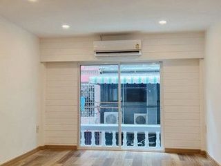 For rent 1 bed retail Space in Phra Khanong, Bangkok