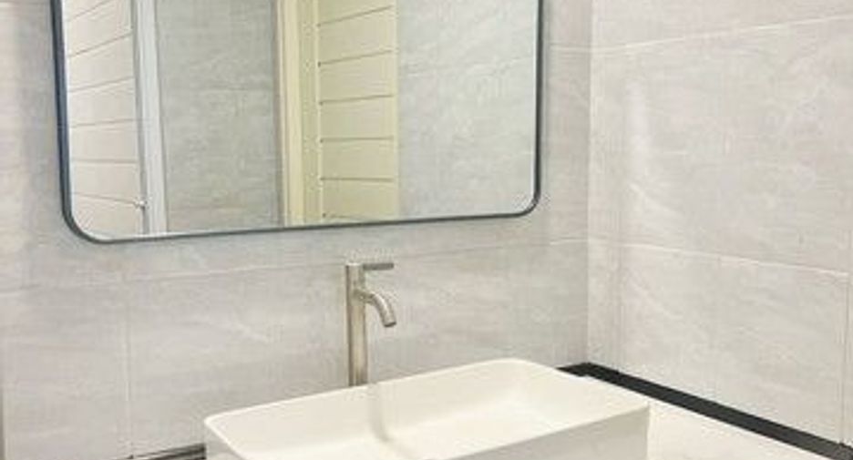 For rent 1 bed retail Space in Phra Khanong, Bangkok