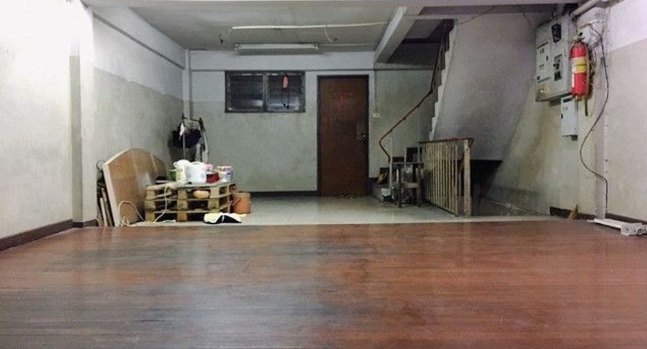 For sale 5 bedrooms retail Space in Phaya Thai, Bangkok