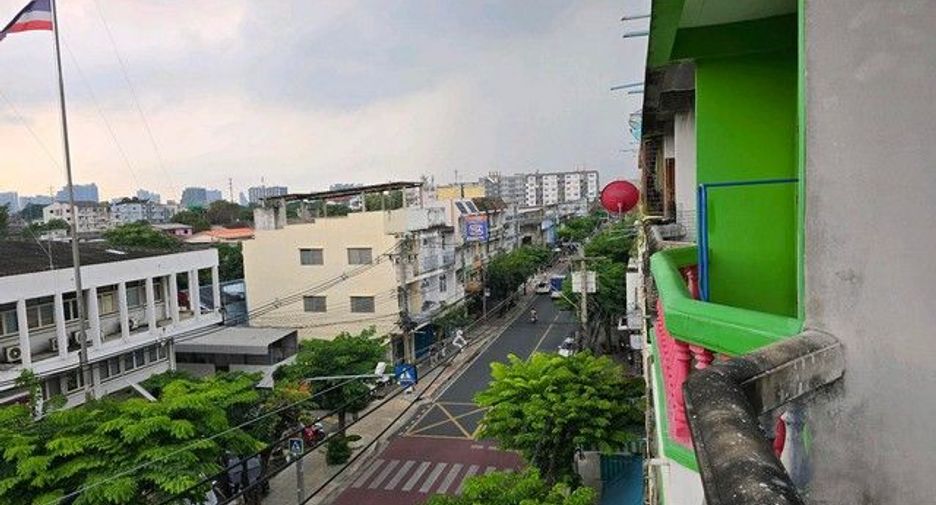 For rent 1 bed retail Space in Bangkok Yai, Bangkok
