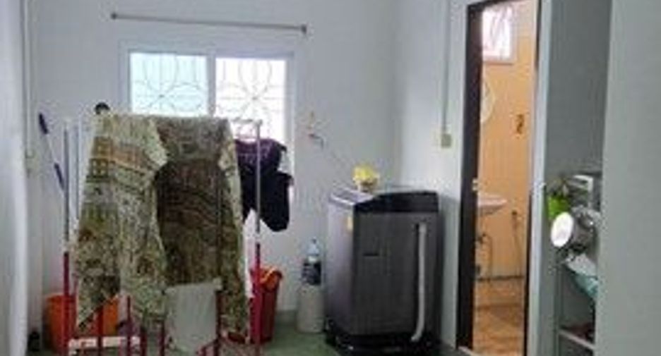 For rent 4 bedrooms retail Space in Bueng Kum, Bangkok