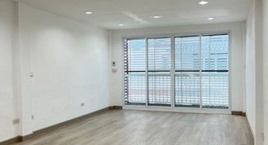 For rent 2 bedrooms retail Space in Phra Khanong, Bangkok