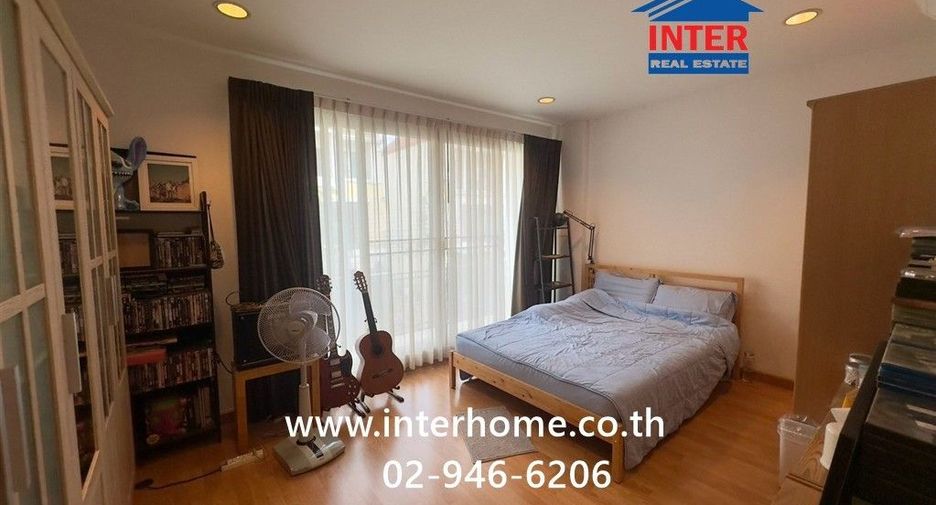 For sale 3 bedrooms townhouse in Bang Khen, Bangkok