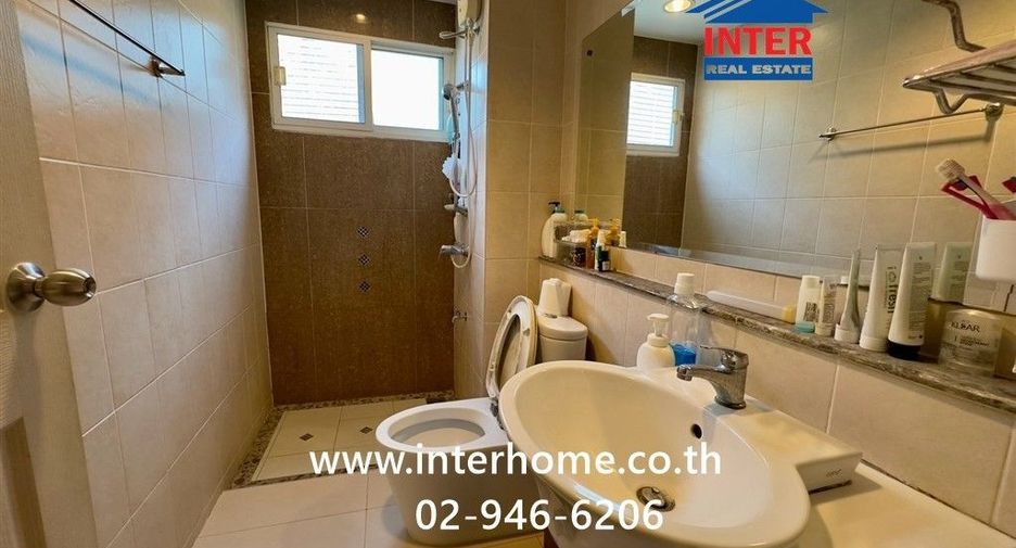 For sale 3 bedrooms townhouse in Bang Khen, Bangkok