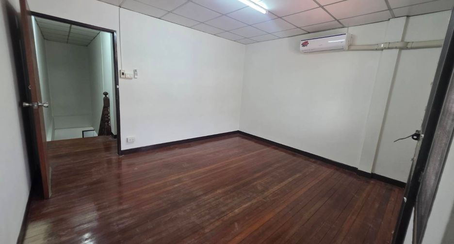 À vendre 2 chambres maison de ville à Sai Mai, Bangkok