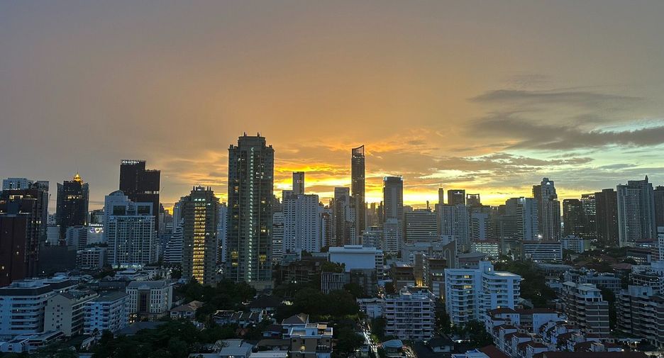 For rent 2 bedrooms condo in Watthana, Bangkok