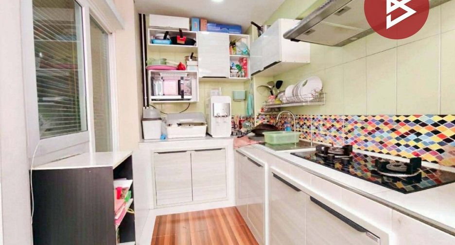 À vendre 4 chambres maison de ville à Mueang Samut Prakan, Samut Prakan