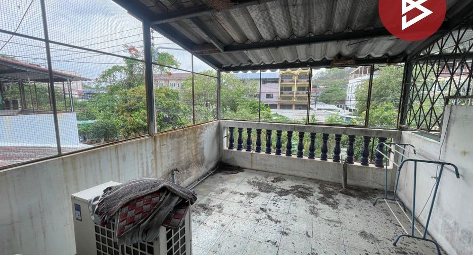 À vendre 4 chambres maison de ville à Mueang Chon Buri, Chonburi