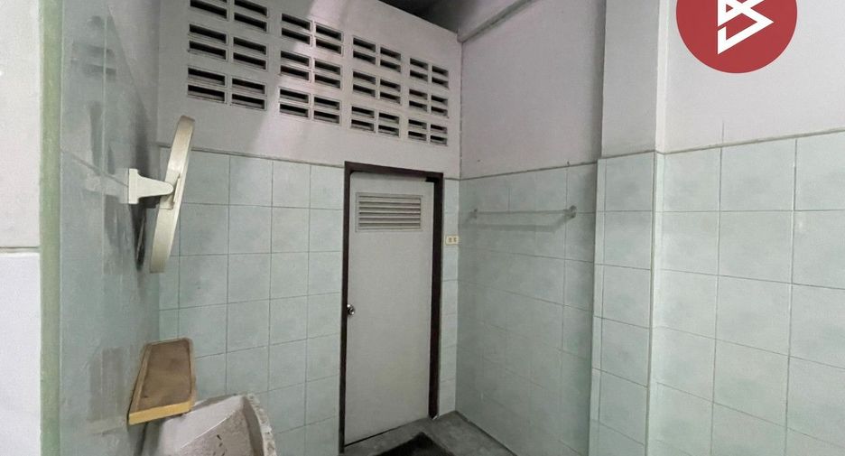 À vendre 4 chambres maison de ville à Mueang Chon Buri, Chonburi