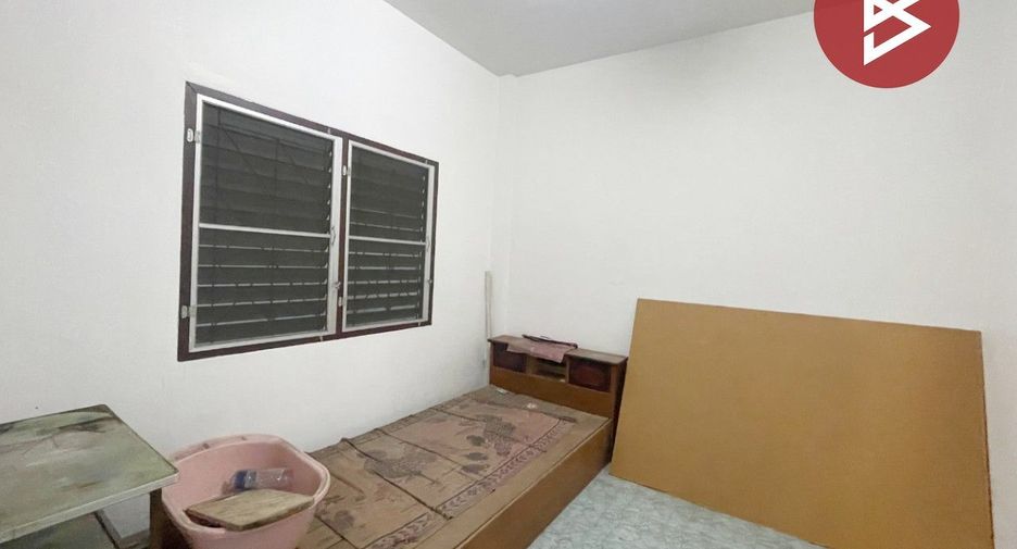 À vendre 4 chambres maison de ville à Mueang Chon Buri, Chonburi