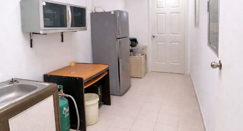 For sale 3 bedrooms townhouse in Mueang Samut Sakhon, Samut Sakhon