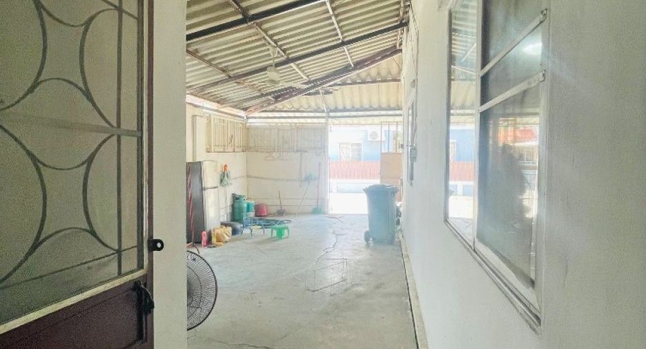 For sale 3 bedrooms townhouse in Mueang Samut Sakhon, Samut Sakhon