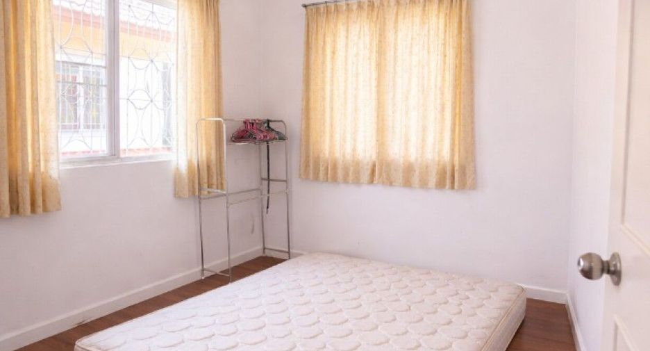 For sale 3 bedrooms townhouse in Mueang Samut Sakhon, Samut Sakhon