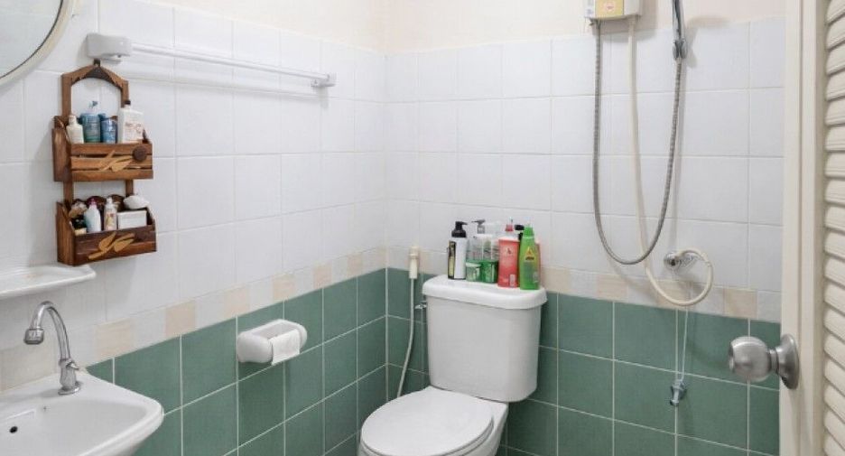 For sale 3 bedrooms townhouse in Mueang Samut Sakhon, Samut Sakhon