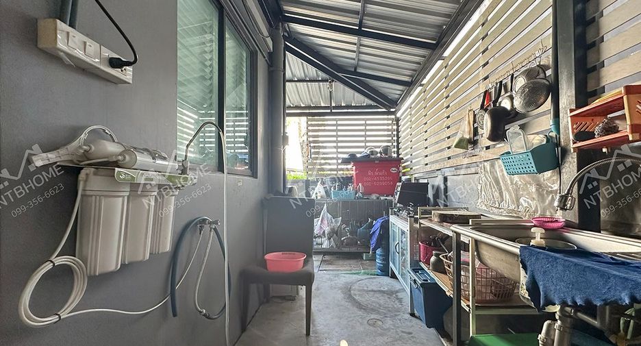 For sale 3 bedrooms townhouse in Mueang Nonthaburi, Nonthaburi