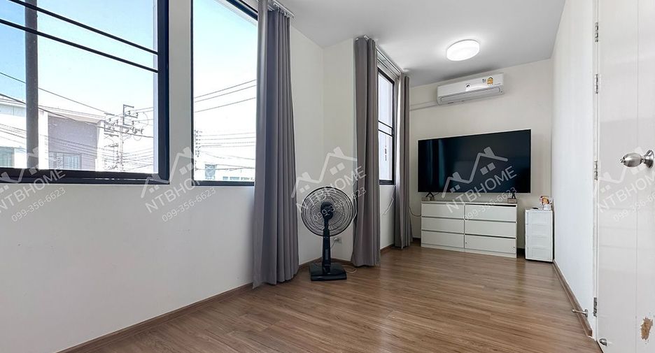 For sale 3 bedrooms townhouse in Mueang Nonthaburi, Nonthaburi