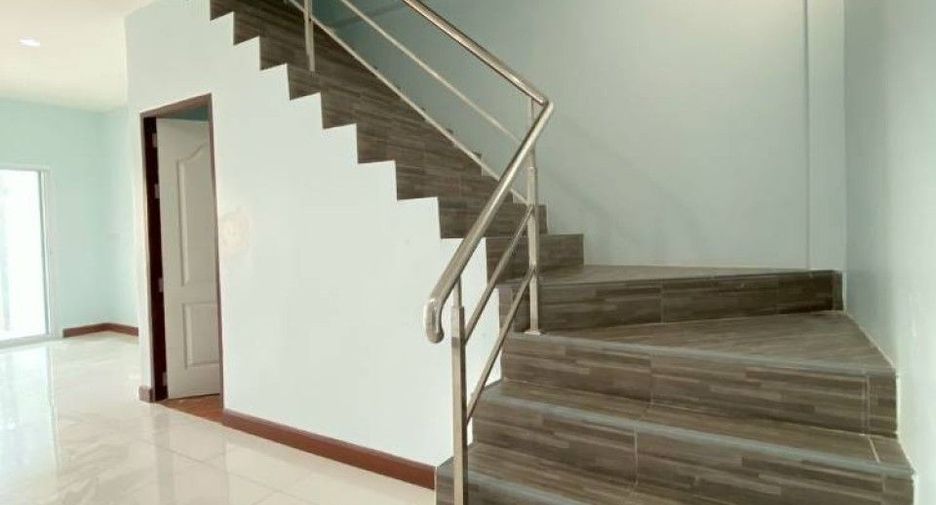 Casa adosada en venta de 3 habitaciones en Klaeng, Rayong