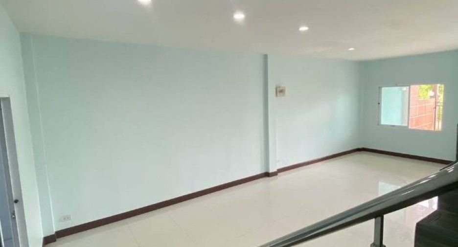 Casa adosada en venta de 3 habitaciones en Klaeng, Rayong