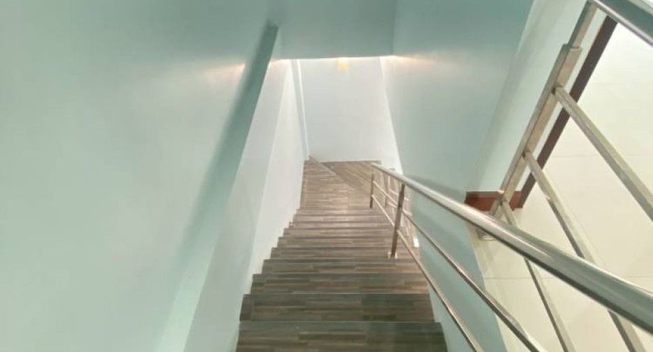 Casa adosada en venta de 3 habitaciones en Klaeng, Rayong