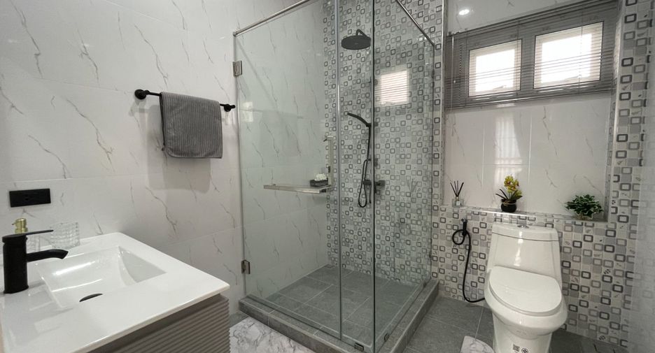 For sale 3 bedrooms villa in Bang Lamung, Chonburi