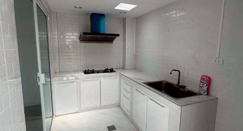 Casa adosada en venta de 3 habitaciones en Mueang Samut Sakhon, Samut Sakhon