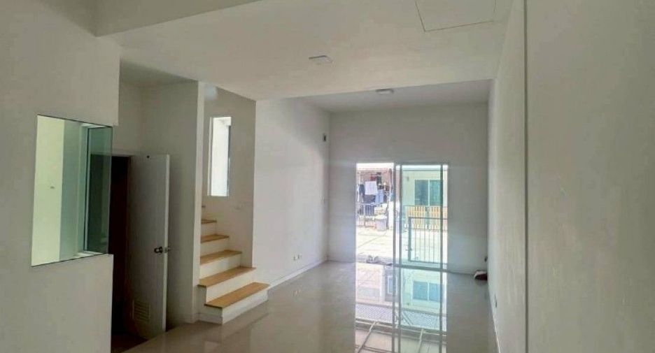 Casa adosada en venta de 3 habitaciones en Mueang Samut Sakhon, Samut Sakhon