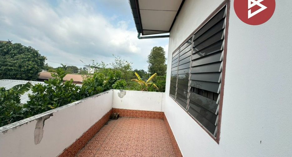Local comercial en venta de 2 habitaciones en Si Racha, Chonburi