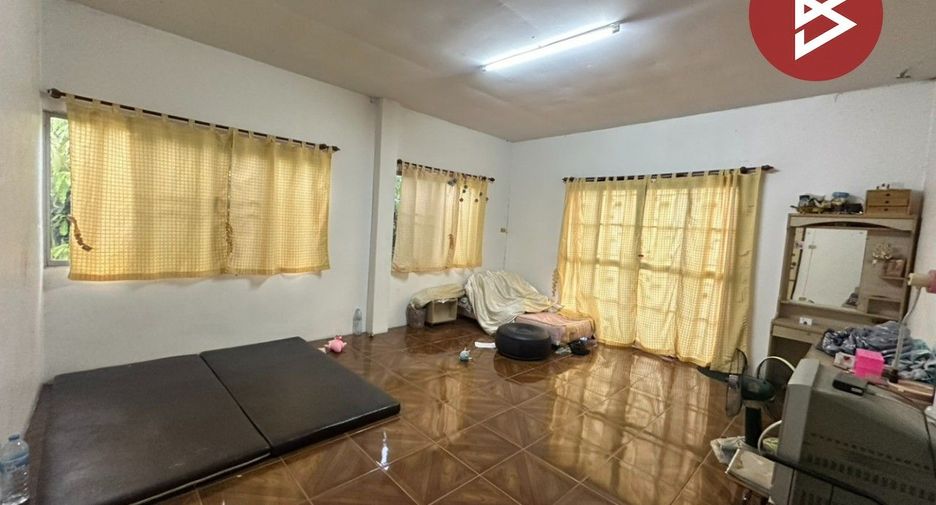 Local comercial en venta de 2 habitaciones en Si Racha, Chonburi