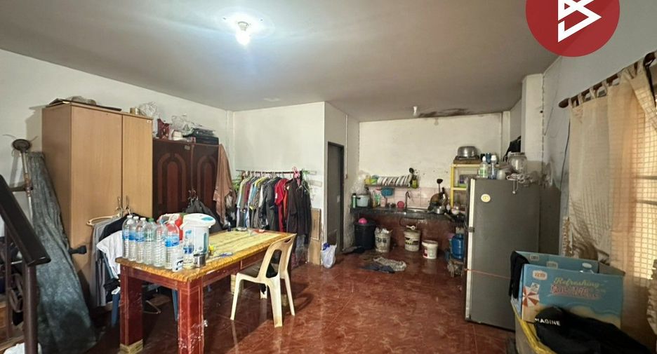 Local comercial en venta de 2 habitaciones en Si Racha, Chonburi