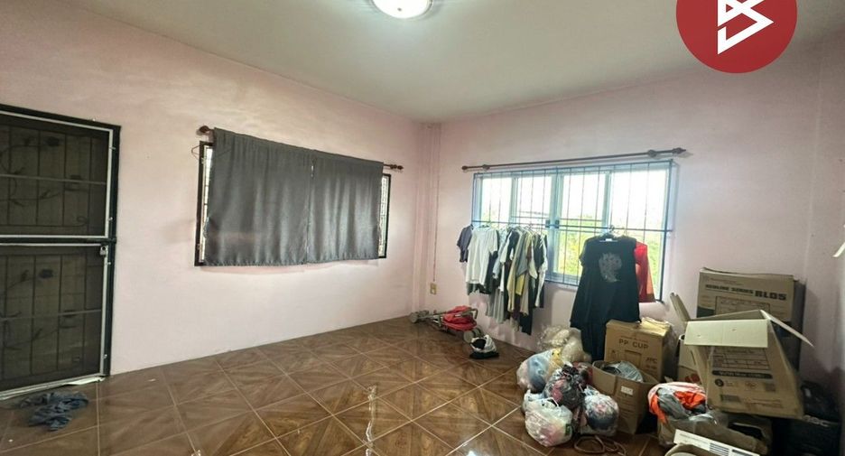 Local comercial en venta de 2 habitaciones en Si Racha, Chonburi