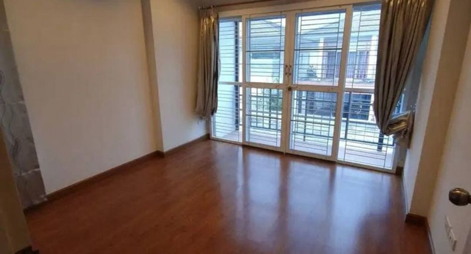 Haus zum Kauf mit 4 Zimmer in Si Racha, Chonburi