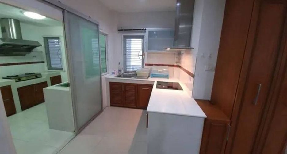 Haus zum Kauf mit 4 Zimmer in Si Racha, Chonburi