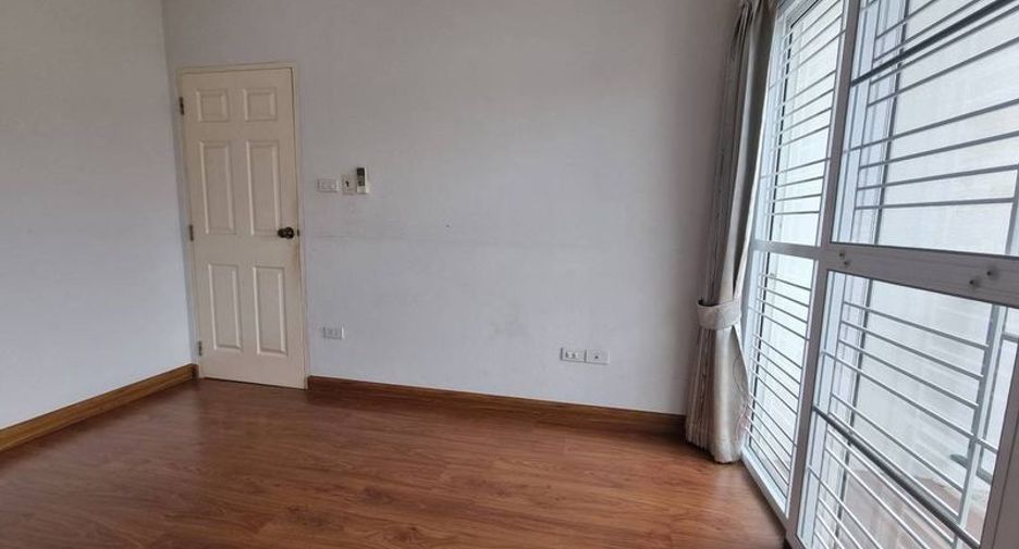 Haus zum Kauf mit 4 Zimmer in Si Racha, Chonburi
