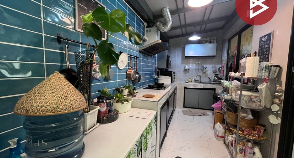 For sale 4 bedrooms townhouse in Lat Lum Kaeo, Pathum Thani
