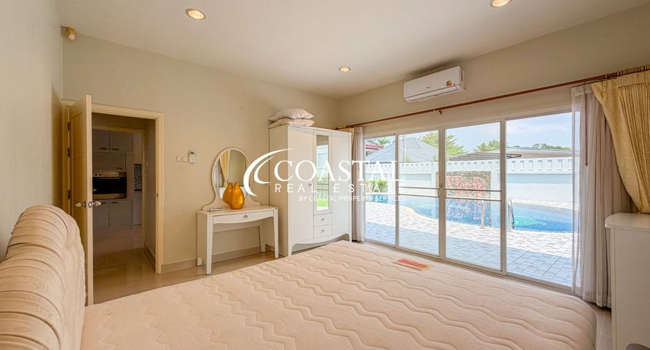 Casa en alquiler de 3 habitaciones en Bang Lamung, Chonburi