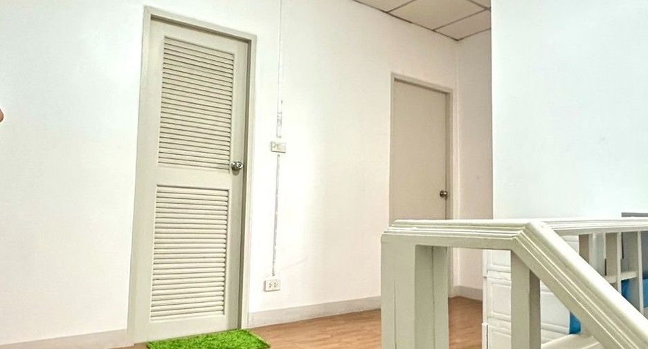 For sale 4 bedrooms townhouse in Mueang Samut Prakan, Samut Prakan