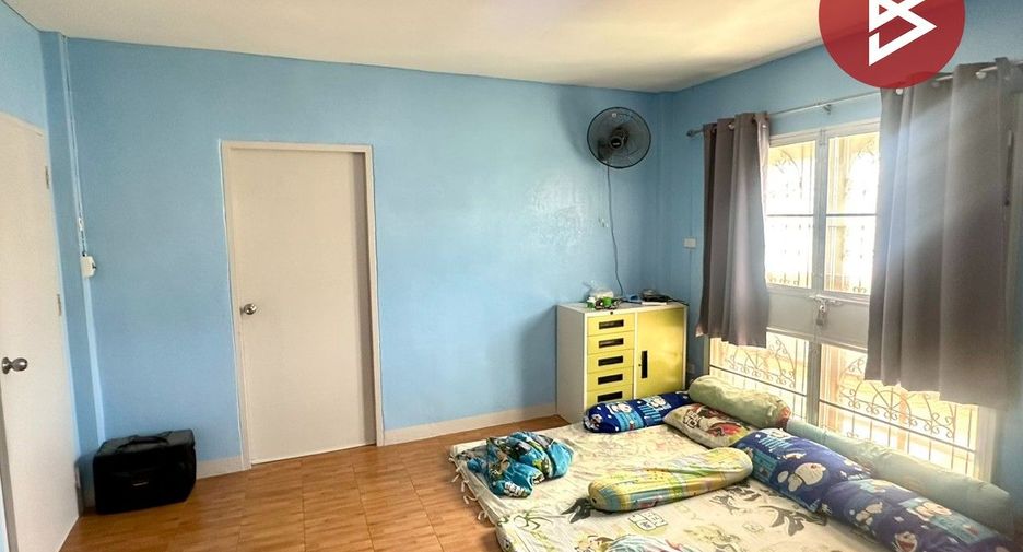 For sale 4 bedrooms townhouse in Mueang Samut Prakan, Samut Prakan