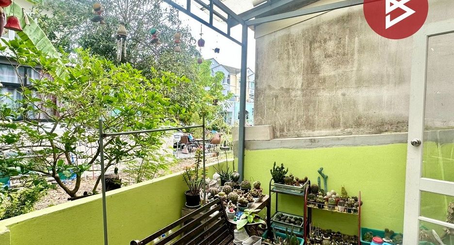 For sale 4 bedrooms townhouse in Mueang Samut Prakan, Samut Prakan