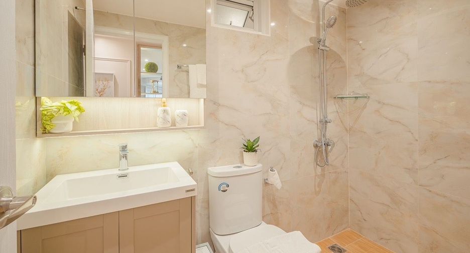For rent 2 bedrooms condo in Yan Nawa, Bangkok