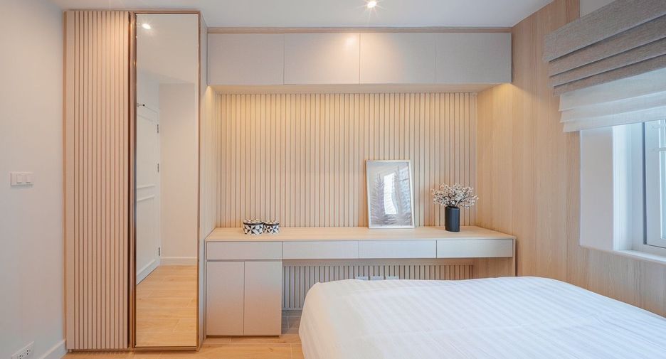 For rent 2 bedrooms condo in Yan Nawa, Bangkok