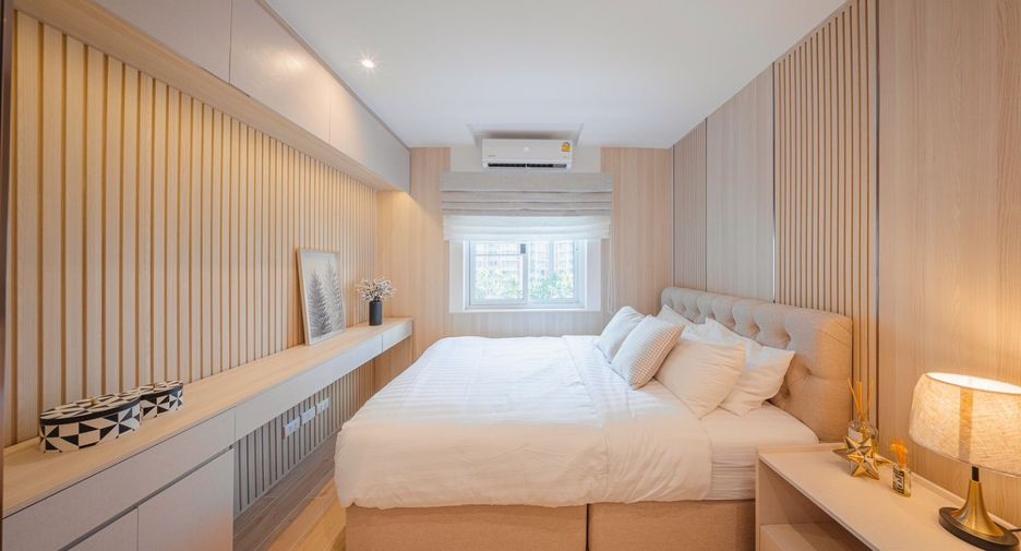For rent 2 bedrooms condo in Yan Nawa, Bangkok