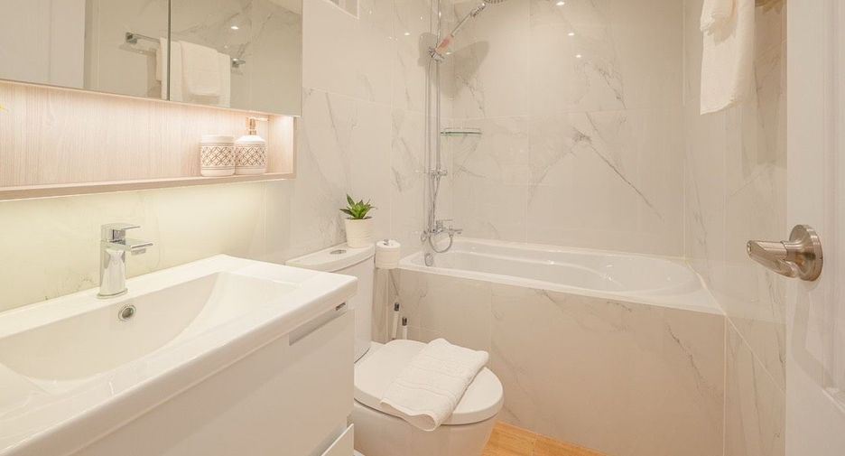 For rent 2 bedrooms condo in Yan Nawa, Bangkok