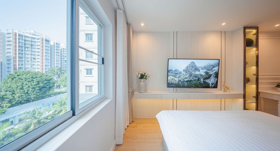 For rent 2 bedrooms condo in Yan Nawa, Bangkok