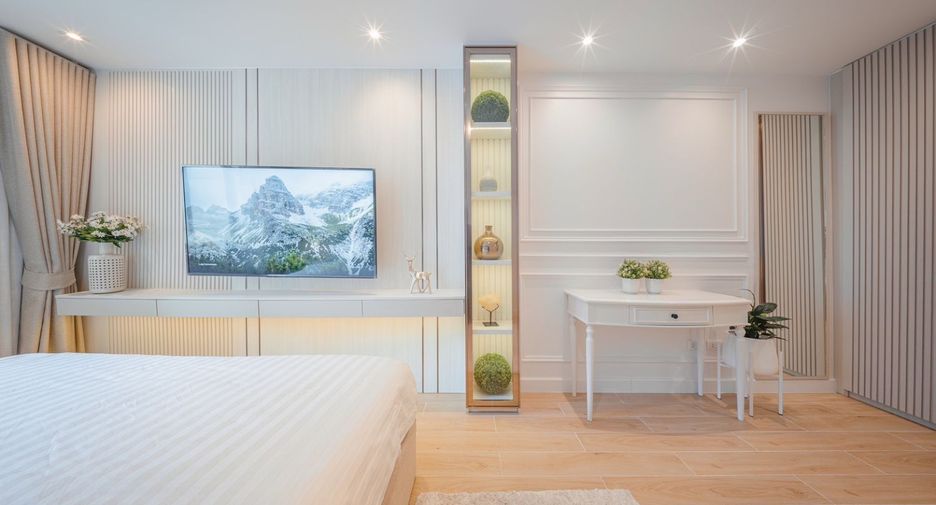 For rent 2 bedrooms condo in Yan Nawa, Bangkok