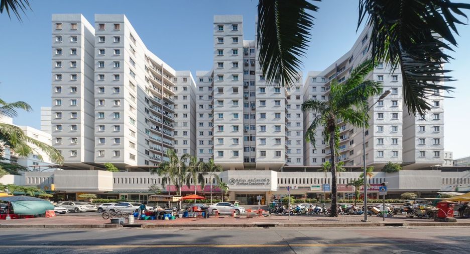 For rent 2 bedrooms condo in Yan Nawa, Bangkok