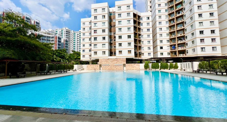 For rent 2 bedrooms condo in Yan Nawa, Bangkok