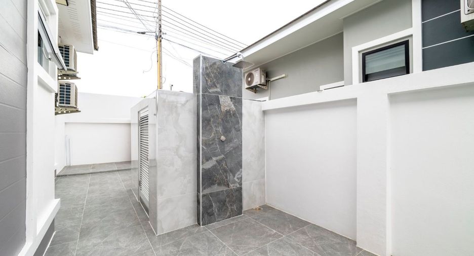 For sale 3 bedrooms villa in Bang Lamung, Chonburi